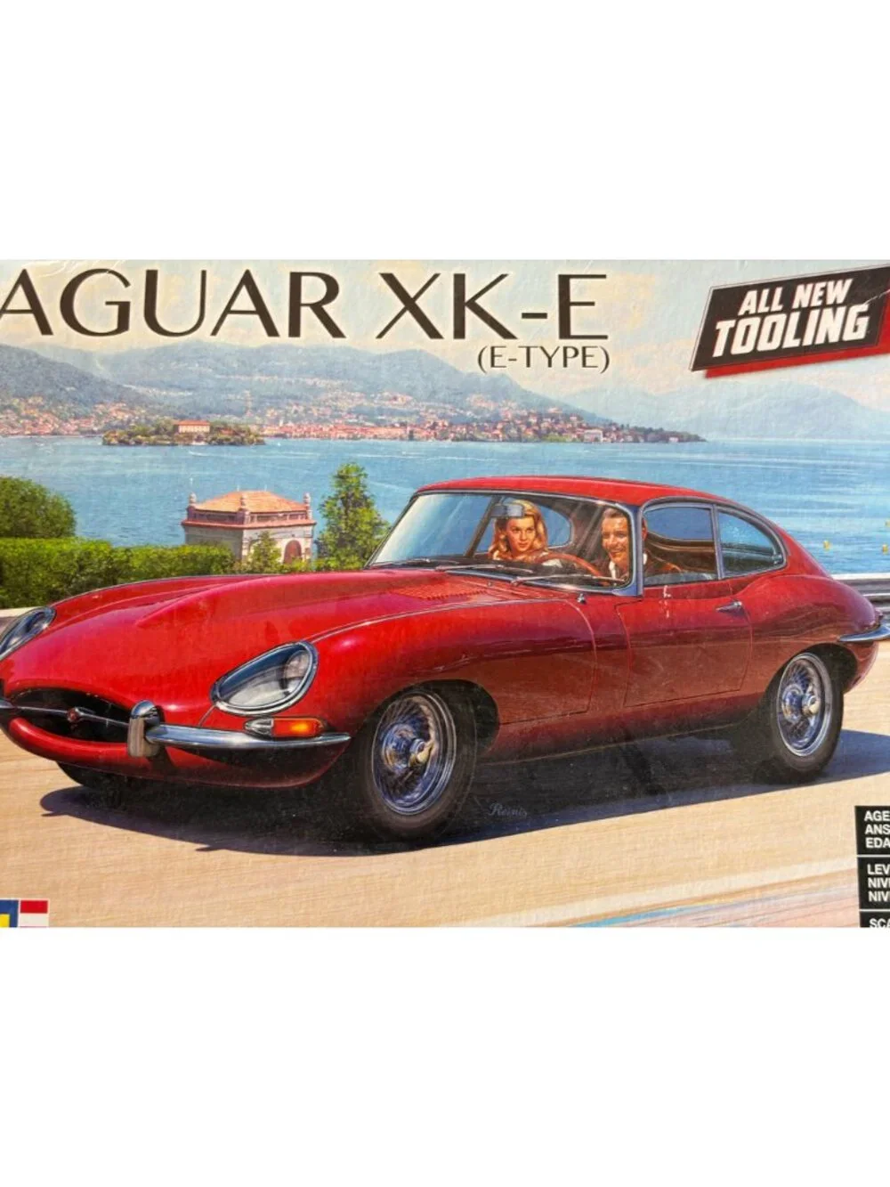 Revell 85-4509 1/24 Jaguar XK-E E-Type Coupe Classic British Sport Car Model Kit